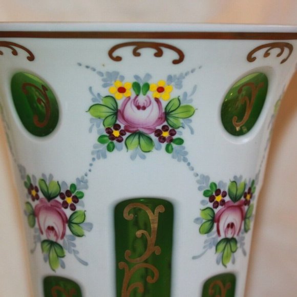 Czech Bohemian Large Green Cased to White Glass Large Flared Rime VASE LOT 4354 - Picture 4 of 5